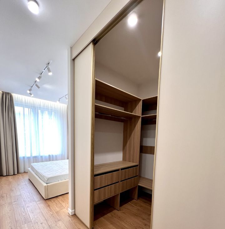 Снять трехкомнатную квартиру на Винницкая улица, 8к2, метро Раменки, г. Москва
