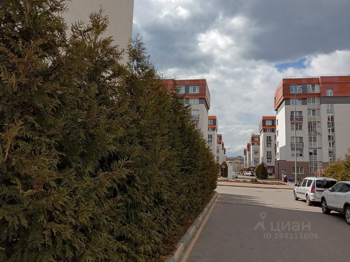 Сдам 2х-комнатную квартиру на Московская обл, г Красногорск, пгт Нахабино, ул Королева, д 11, метро Волоколамская, г. Москва