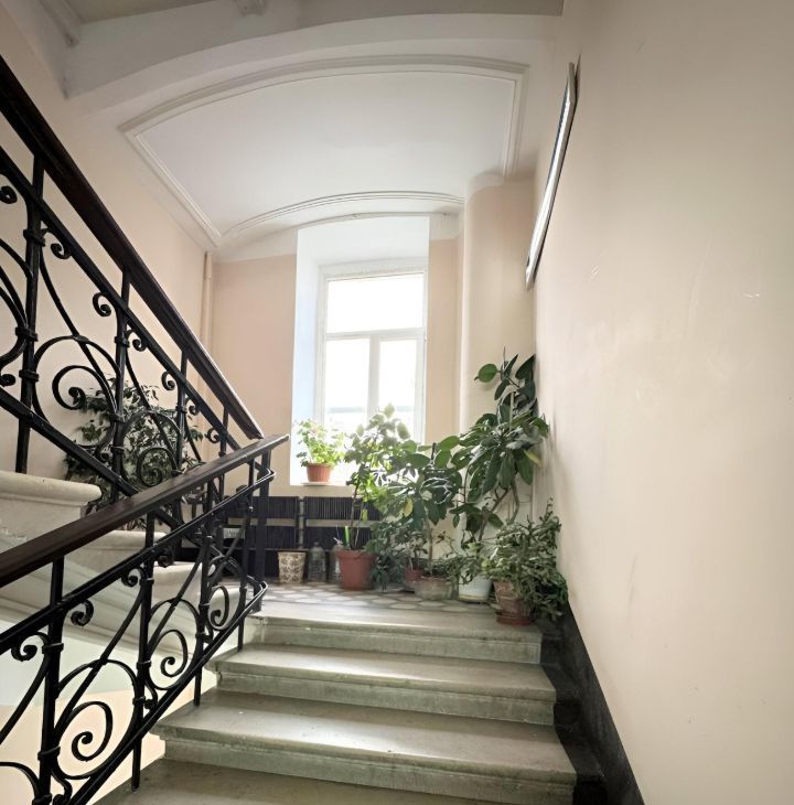 Аренда 2-к квартиры на Хлебный переулок, 9, метро Кропоткинская, г. Москва