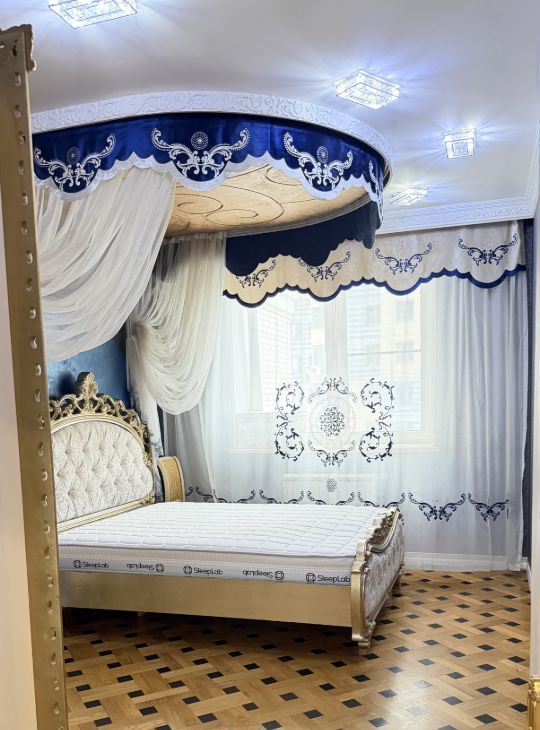 Сдается четырехкомнатная квартира на улица Адмирала Лазарева, 63к1, метро Бунинская аллея, г. Москва