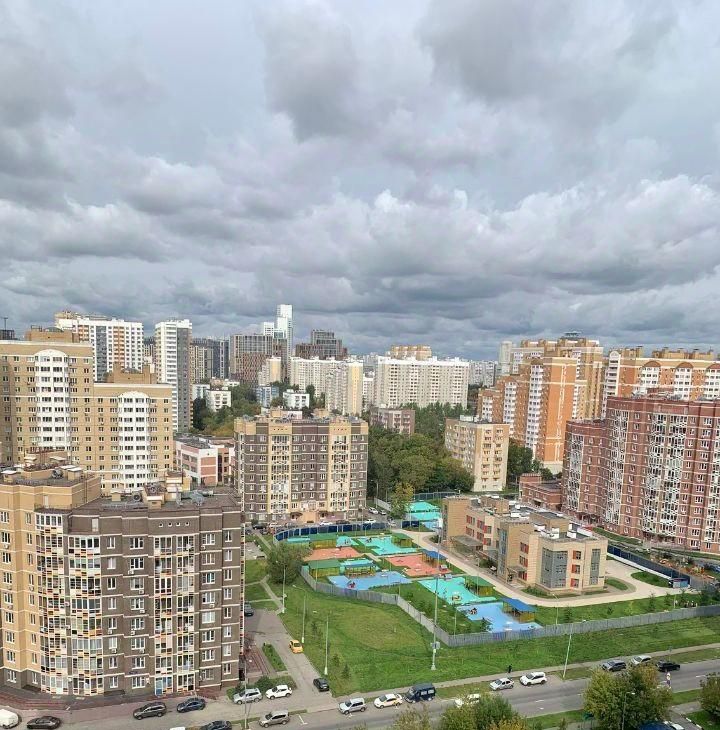 Сдам четырехкомнатную квартиру на Истринская улица, 8к3, метро Молодёжная, г. Москва
