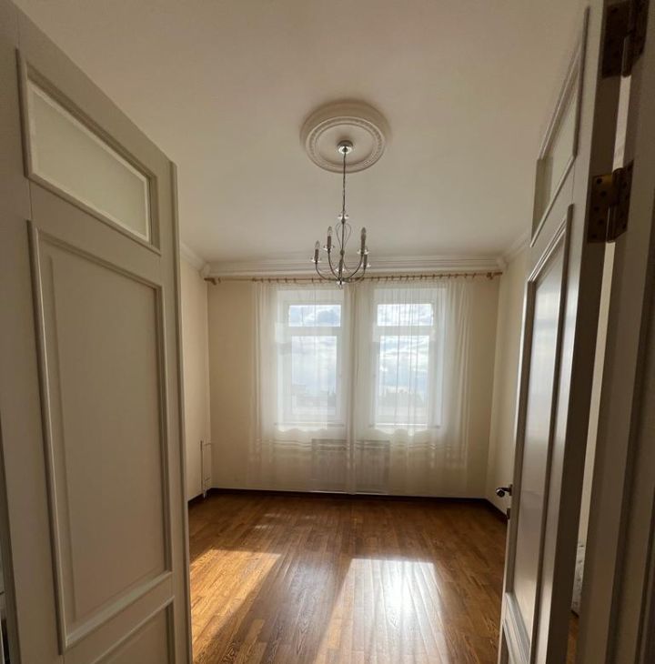 Сдам 4-комнатную квартиру на Гончарная улица, 26к1, метро Китай-город, г. Москва