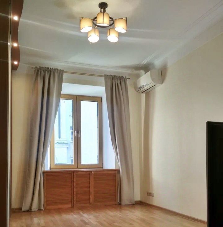 Сдаю 3-комнатную квартиру на улица Пречистенка, 34/18, метро Смоленская (Арбатско-Покровская линия), г. Москва