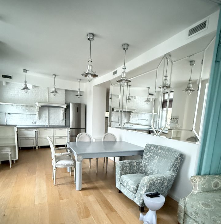 Сдам 2х-комнатную квартиру на улица Новый Арбат, 25, метро Киевская, г. Москва