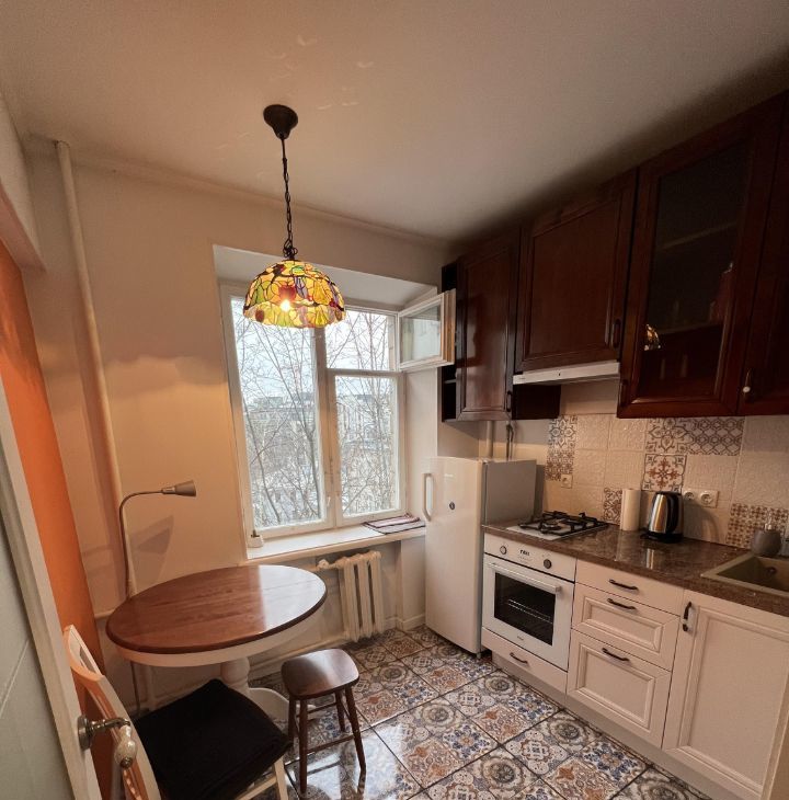 Снять 1-комнатную квартиру на Скатертный переулок, 7, метро Краснопресненская, г. Москва