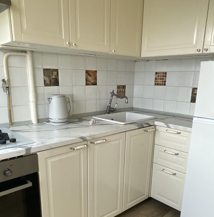 Сдаю 3к квартиру на улица Шверника, 15К1, метро Крымская, г. Москва