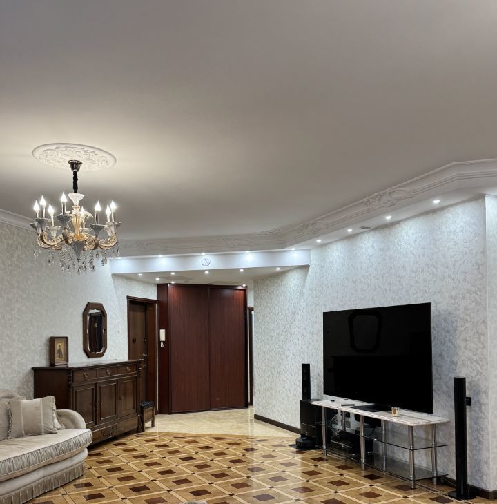 Сдам 3-комнатную квартиру на Комсомольский проспект, 32К2, метро Парк культуры, г. Москва