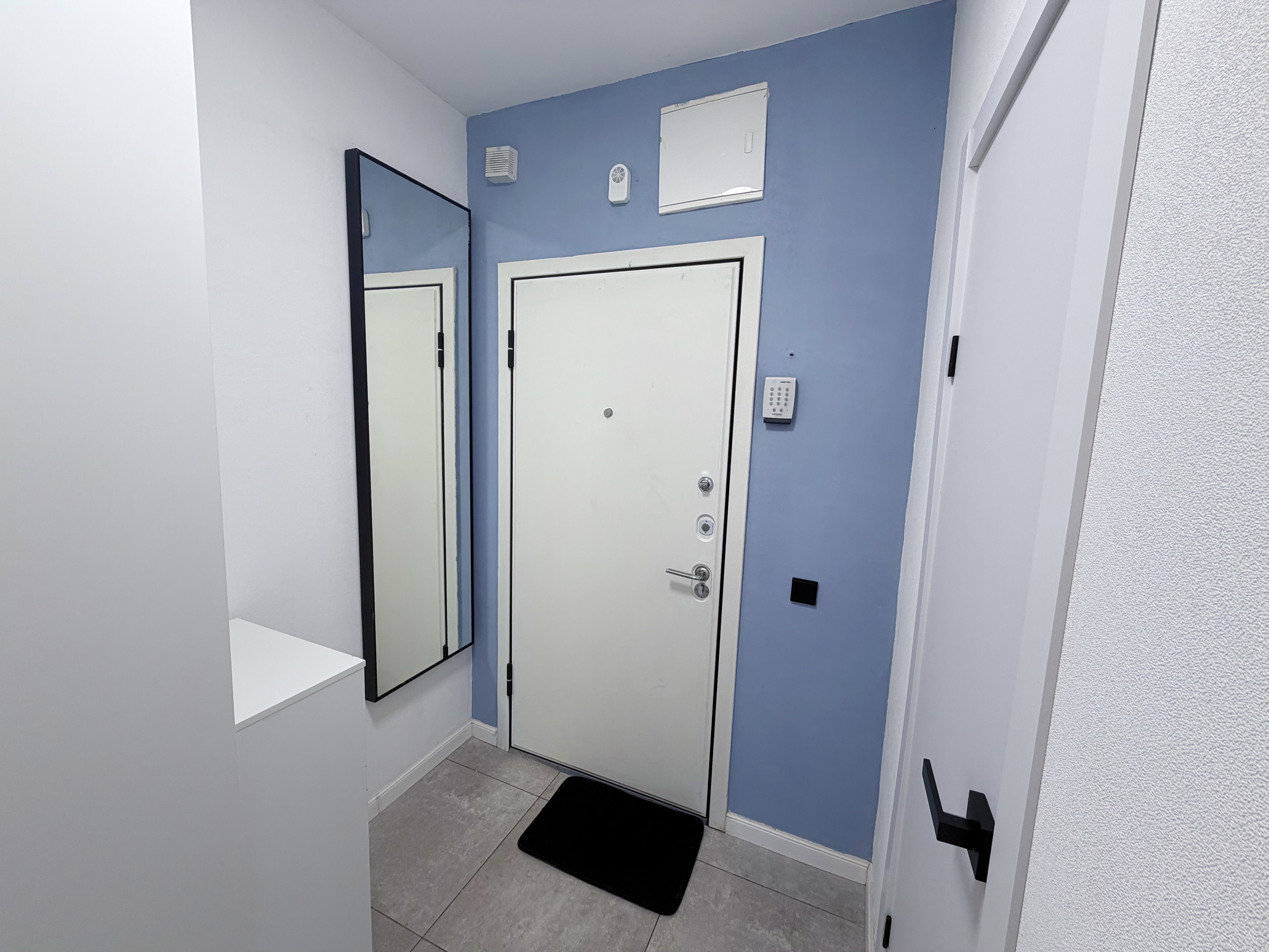 Снять однокомнатную квартиру на Московская обл, г Красногорск, ул Липовой Рощи, д 1 к 3, метро Строгино, г. Москва