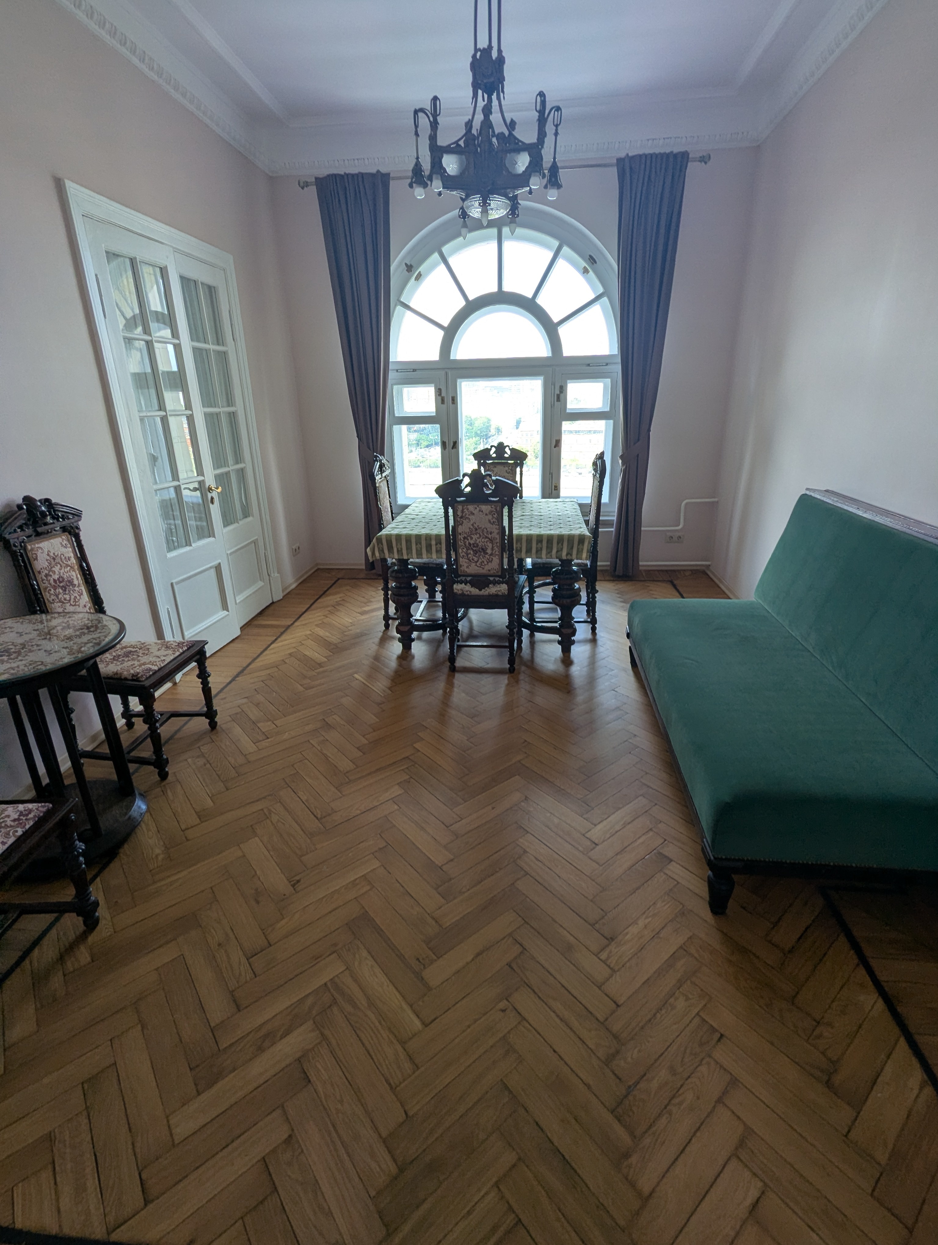Сдам 2х-комнатную квартиру на г Москва, Кутузовский пр-кт, д 2/1 к 1Б, метро Смоленская (Филевская линия), г. Москва