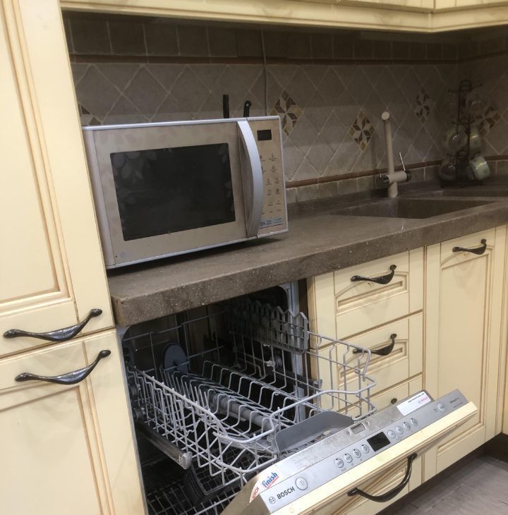 Сдаю 3-к квартиру на Смоленская улица, 10, метро Киевская, г. Москва