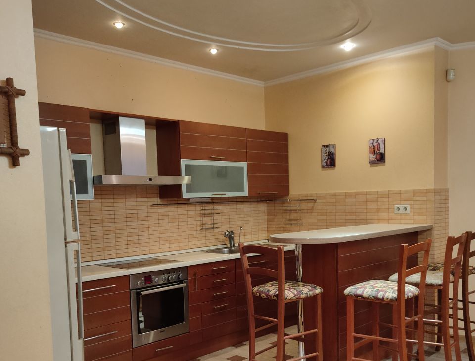 Аренда 4-комнатной квартиры на улица Островитянова, 13, г. Москва