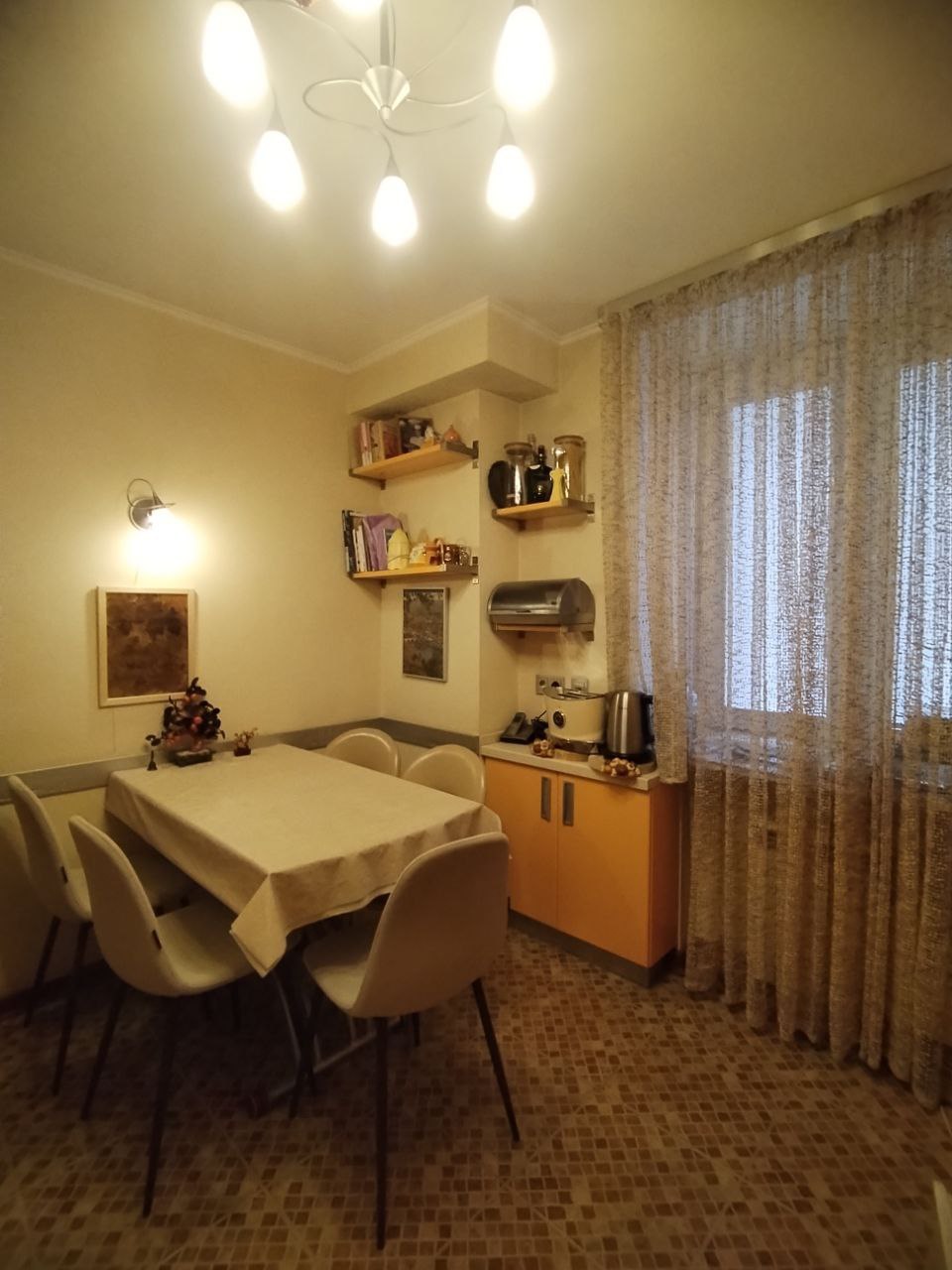 Снять 3х-комнатную квартиру на г Москва, Смоленский б-р, д 13 стр 8, метро Парк культуры, г. Москва