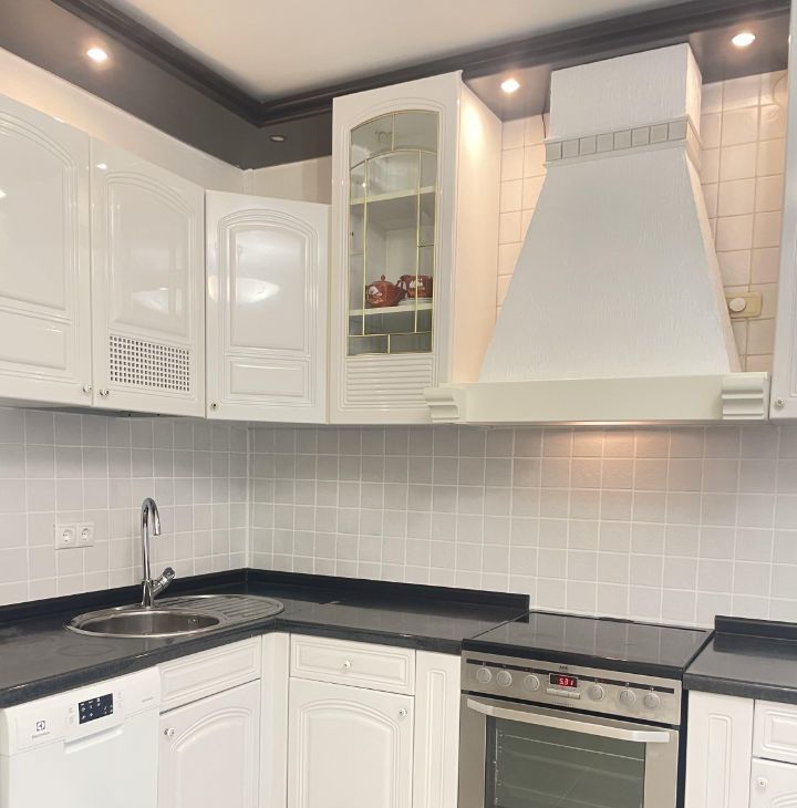 Сдам трехкомнатную квартиру на Панфиловский переулок, 1/16С1, метро Краснопресненская, г. Москва