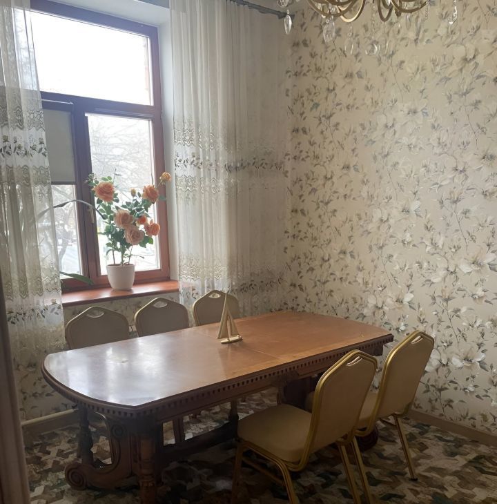 Сдаю 3-к квартиру на Большой Левшинский переулок, 3, метро Смоленская (Арбатско-Покровская линия), г. Москва