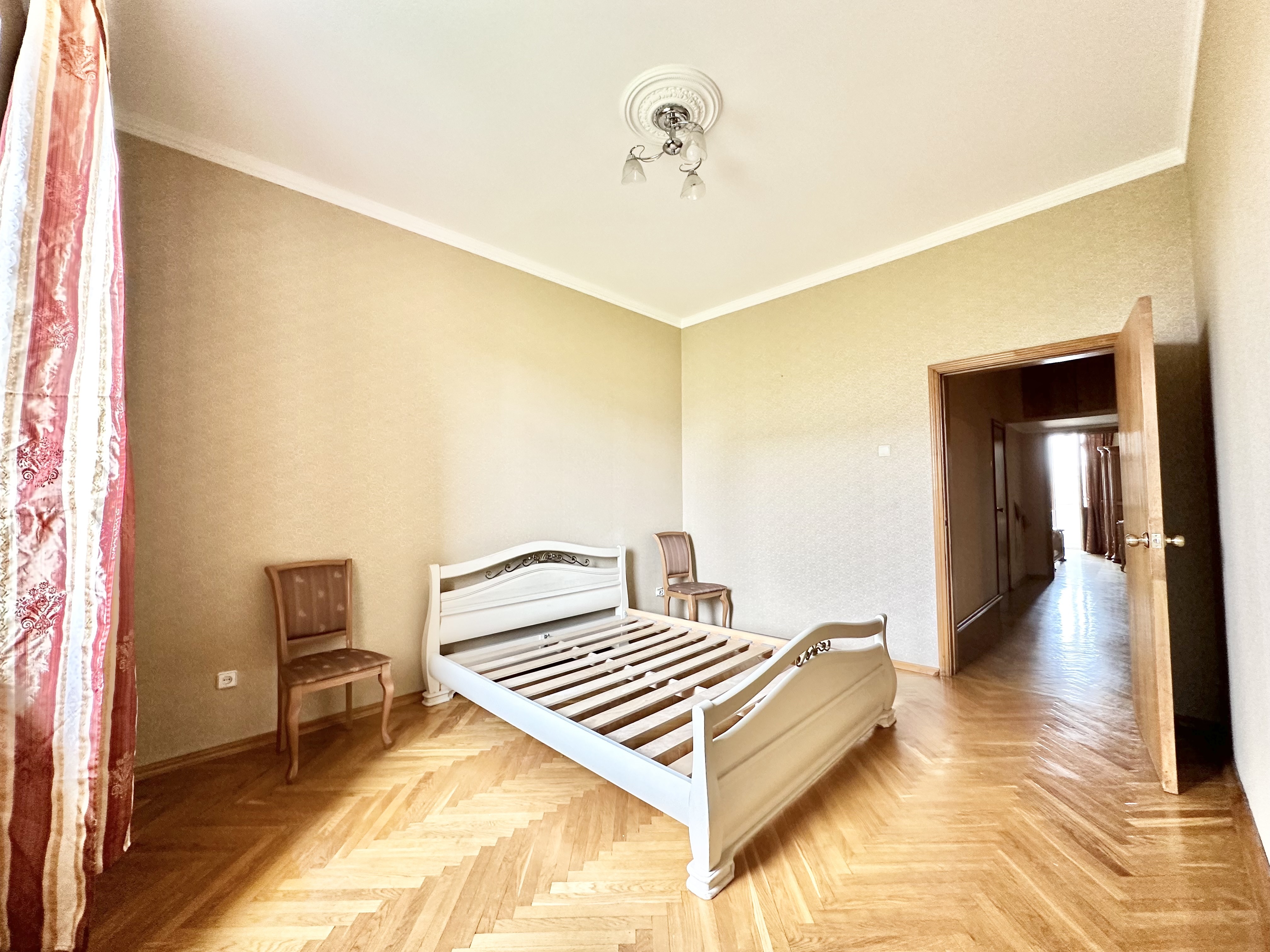 Сдается трехкомнатная квартира на г Москва, ул Скаковая, д 5, метро Динамо, г. Москва