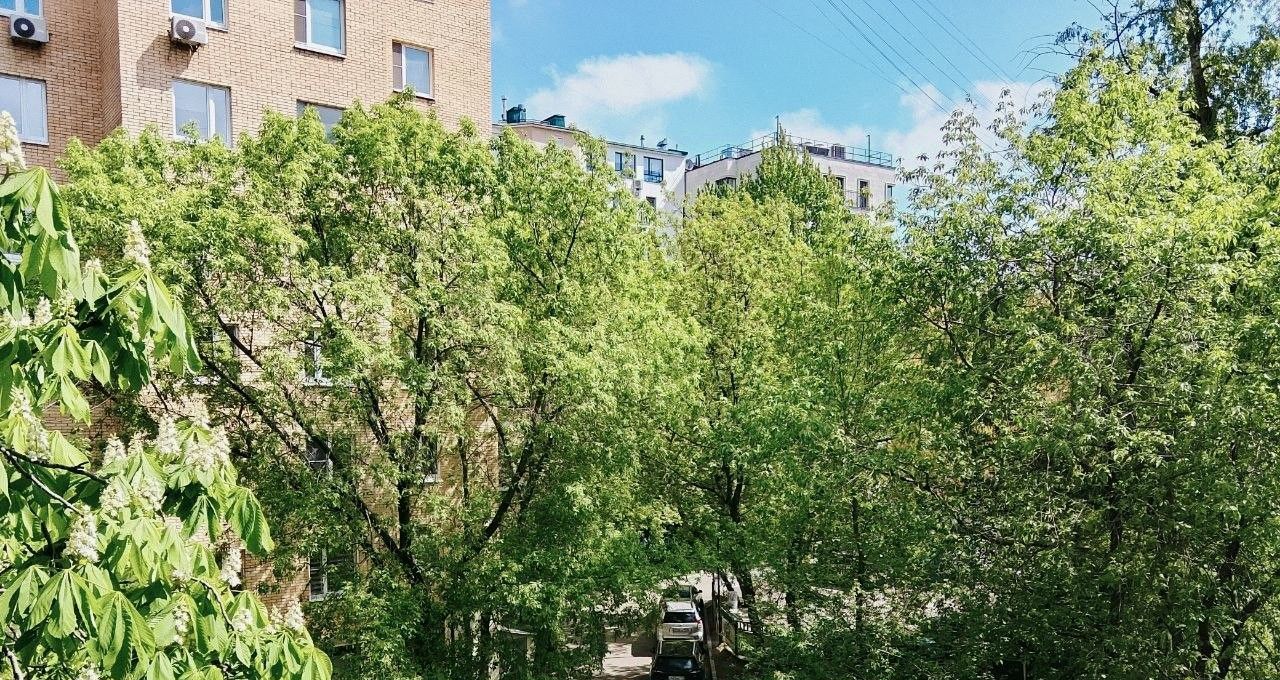 Снять четырехкомнатную квартиру на Малая Бронная улица, 36, метро Пушкинская, г. Москва