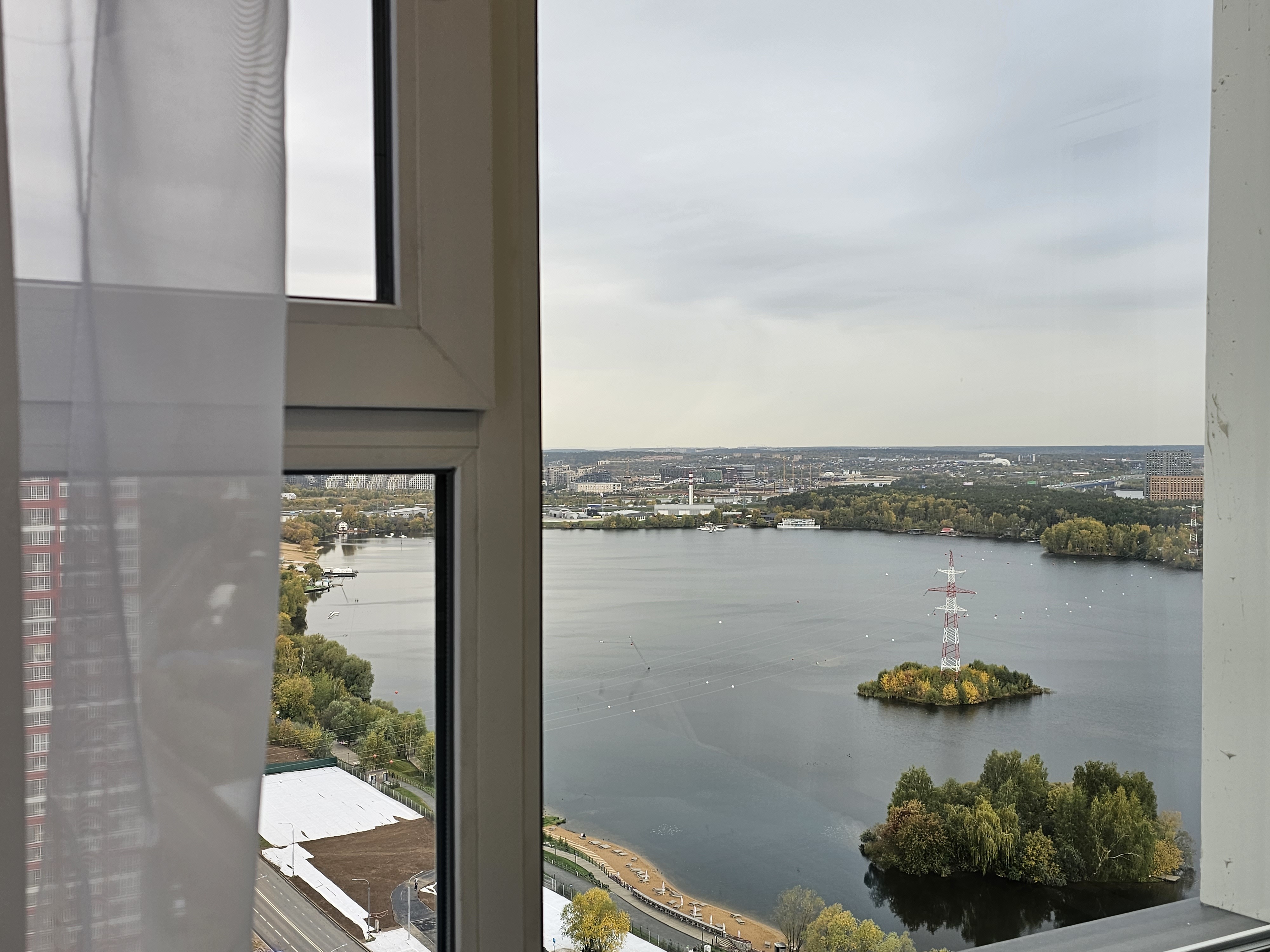 Снять 3к квартиру на Московская обл, г Красногорск, ул Тенистых Аллей, д 3 к 3, метро Строгино, г. Москва