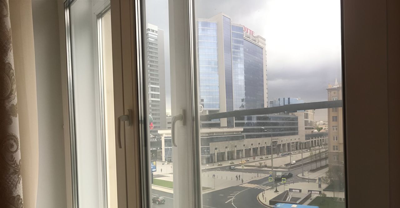 Сдам 3х-комнатную квартиру на улица Новый Арбат, 30/9, метро Краснопресненская, г. Москва