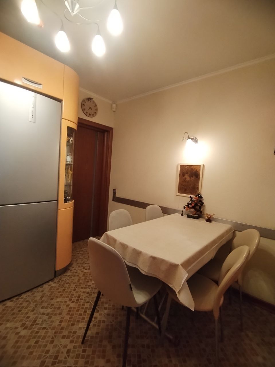 Сдаю 3к квартиру на г Москва, Смоленский б-р, д 13 стр 8, метро Смоленская (Арбатско-Покровская линия), г. Москва