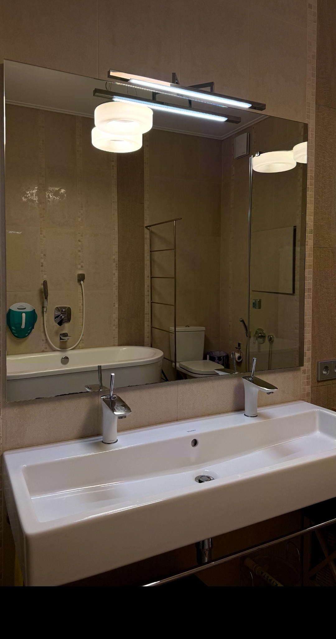 Сдаю трехкомнатную квартиру на г Москва, Ходынский б-р, д 13, метро Полежаевская, г. Москва