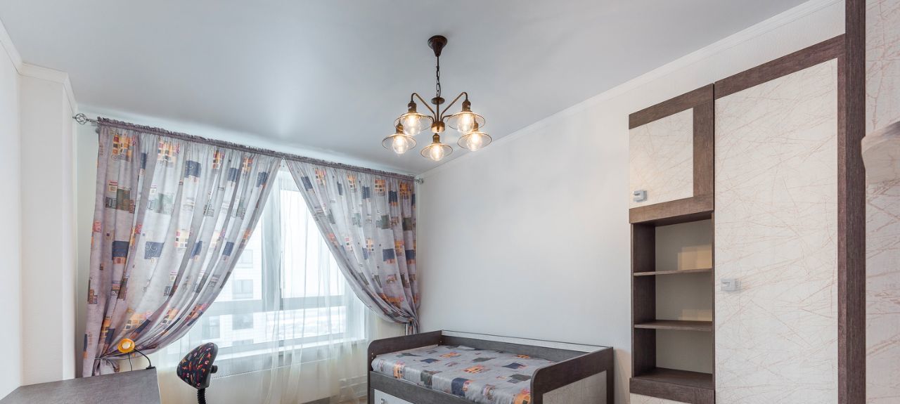 Снять трехкомнатную квартиру на улица Саларьевская, 8к3, г. Москва