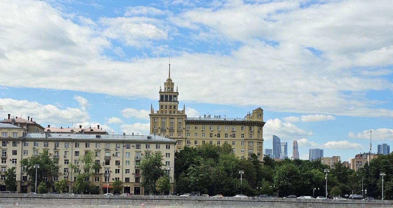 Сдаю двухкомнатную квартиру на Фрунзенская набережная, 24, метро Парк культуры, г. Москва