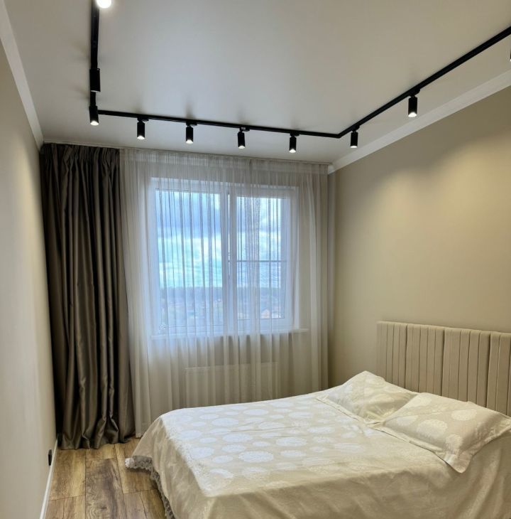 Сдаю трехкомнатную квартиру на улица Анны Ахматовой, 11к1, метро Новопеределкино, г. Москва