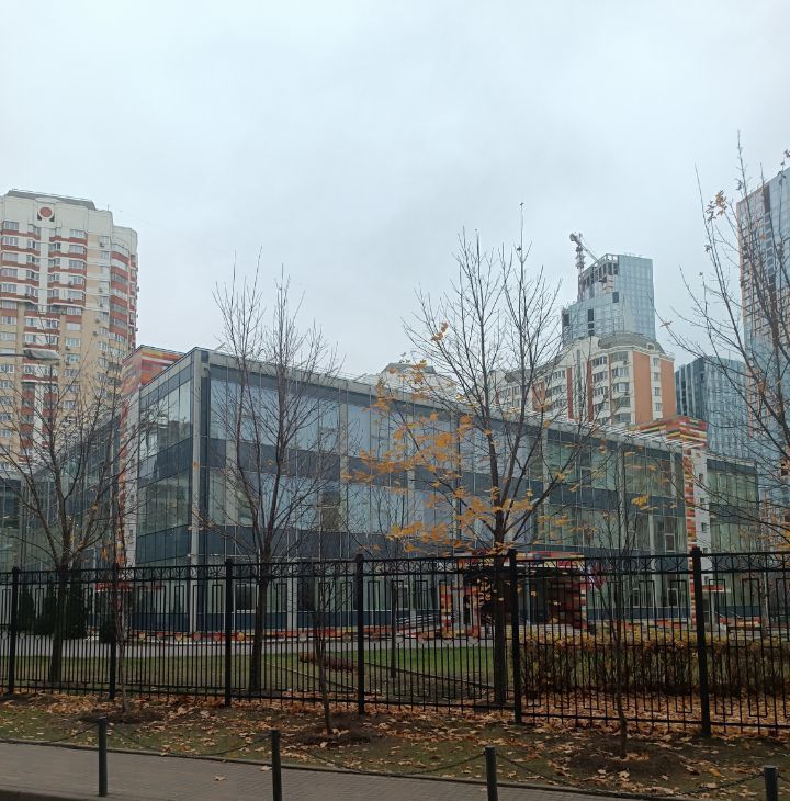 Сдаю 3-комнатную квартиру на Большая Очаковская улица, 1, метро Мичуринский проспект, г. Москва