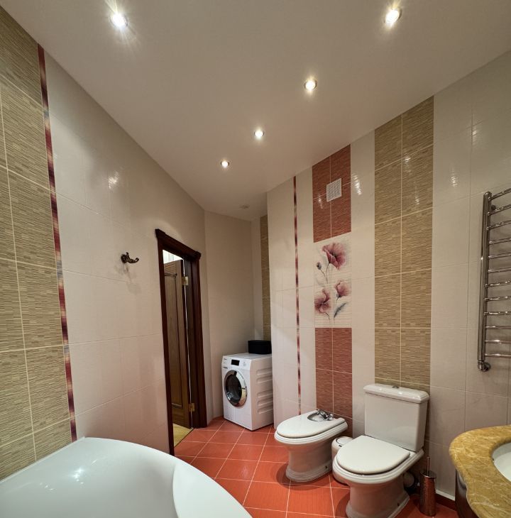 Сдается трехкомнатная квартира на Комсомольский проспект, 32К2, метро Парк культуры, г. Москва