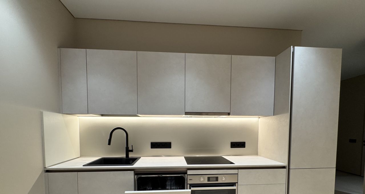 Снять трехкомнатную квартиру на улица Нижние Мневники, 20, метро Молодёжная, г. Москва