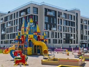 3-комнатная квартира: Санкт-Петербург, Нижне-Каменская улица, 7к1 (82 м²)