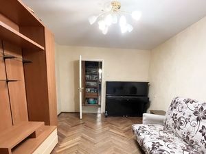 Комната Санкт-Петербург Богатырский просп., 10 (19.0 м²)