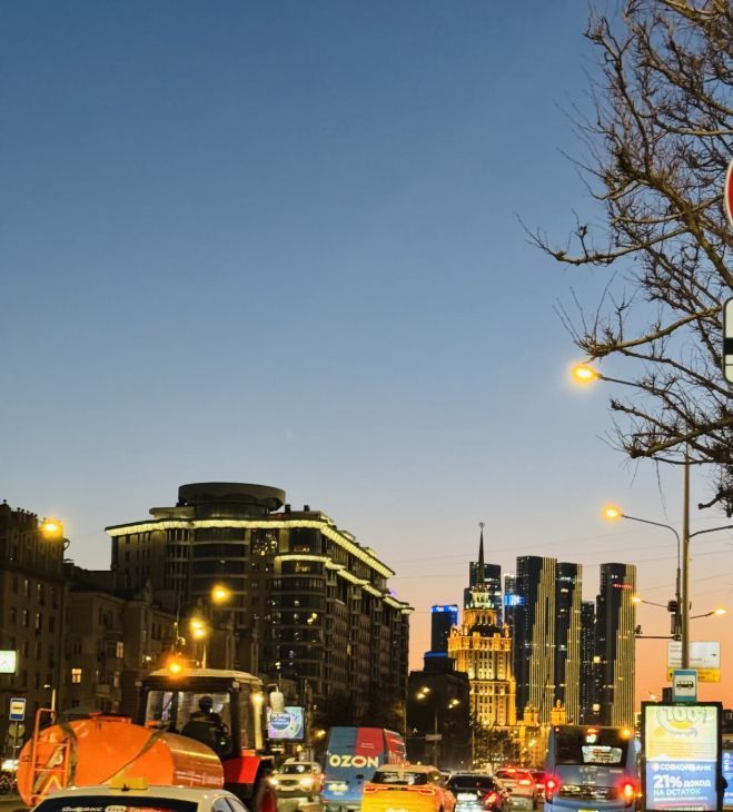 Сдам четырехкомнатную квартиру на Новинский бульвар, 10С1, метро Арбатская (Арбатско-Покровская линия), г. Москва