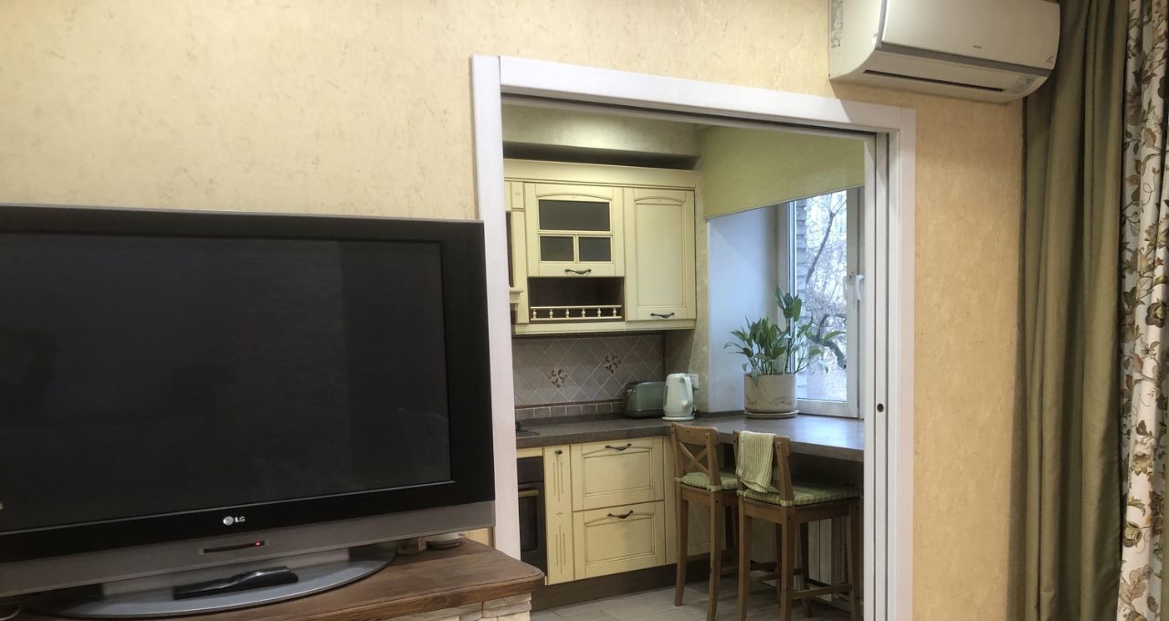 Сдам 3-комнатную квартиру на Смоленская улица, 10, метро Киевская, г. Москва