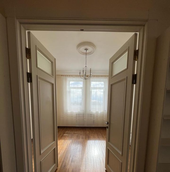 Снять 4х-комнатную квартиру на Гончарная улица, 26к1, метро Китай-город, г. Москва