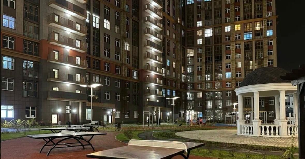 Сдается трехкомнатная квартира на бульвар Андрея Тарковского, 10, метро Новопеределкино, г. Москва